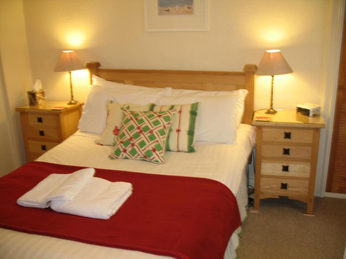 בריקסהאם Sampford Harbour Side Guest House מראה חיצוני תמונה