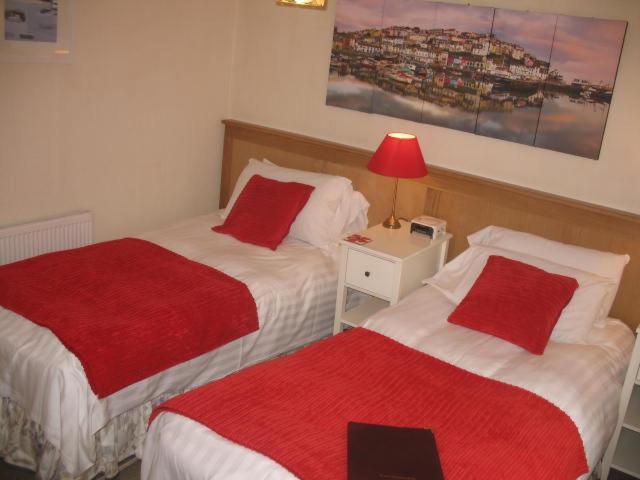 בריקסהאם Sampford Harbour Side Guest House מראה חיצוני תמונה